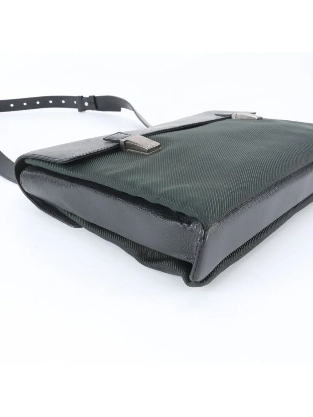 Louis Vuitton Taiga Saratov GM Leather Shoulder Bag Crossbody Messenger